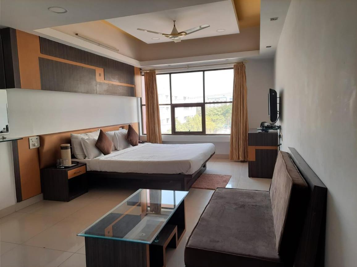 אינדורה Hotel Grand Suites מראה חיצוני תמונה