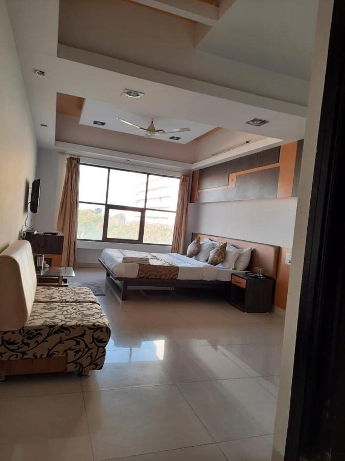 אינדורה Hotel Grand Suites מראה חיצוני תמונה
